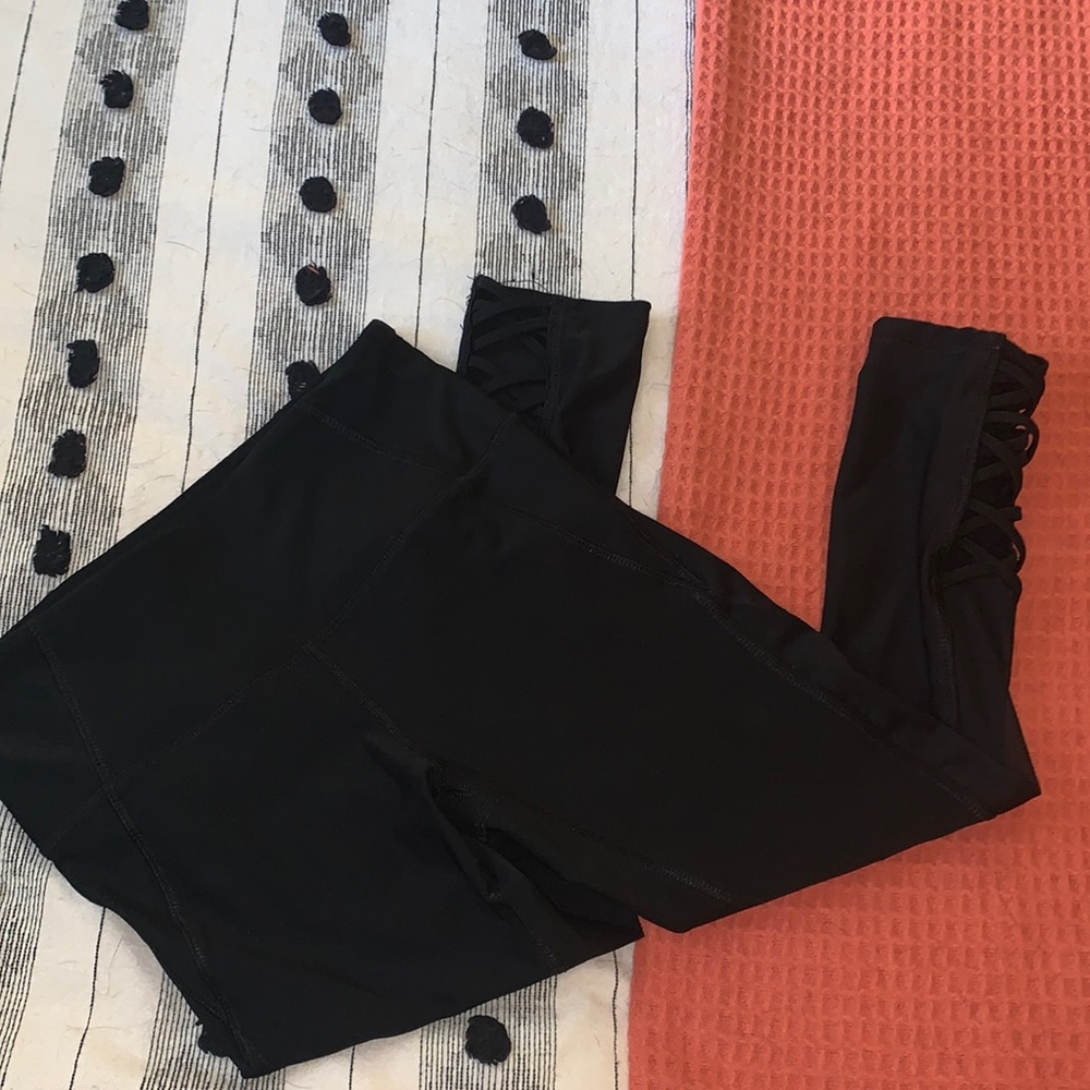 Mesh Capri athletic leggings
